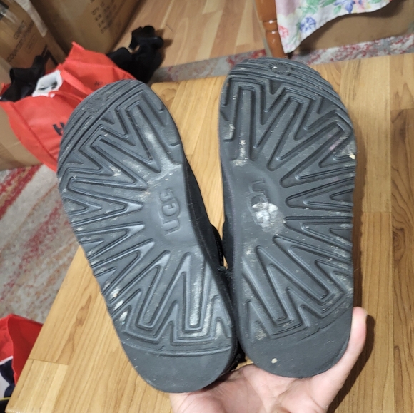 UGG CLASSIC WEATHER SHORT BLACK WATERPROOF GIRLS SIZE 1 BOOTS - Picture 5 of 7